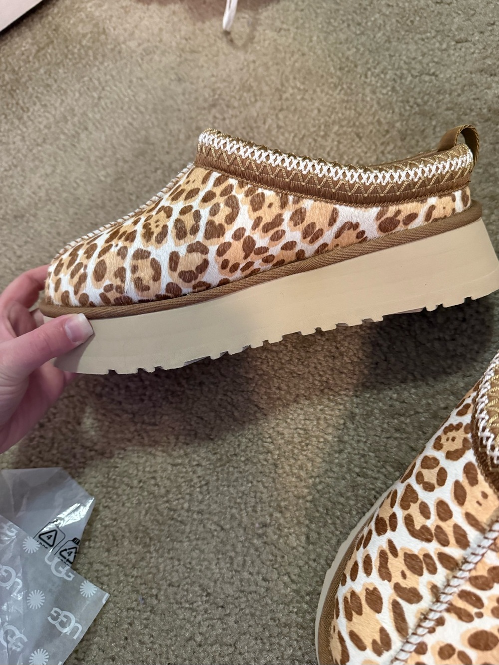 UGG Leopard Platform Tasman Plains in Beige and Brown - Picture 4 of 6